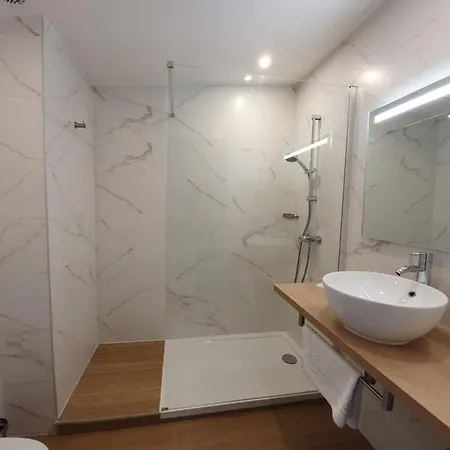 Logis Clermotel Agnetz Buitenkant foto